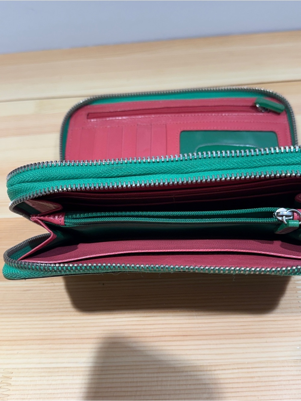 TUSK NYC Leather Double Zip Organizer Wallet Clutch Green Pink Colorblock - Picture 12 of 13